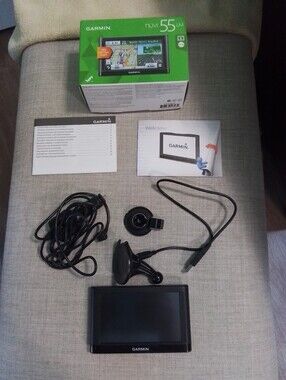 Garmin nüvi GPS Unit with Black Housing and Green Box